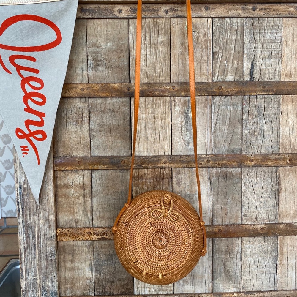 Round basket bag